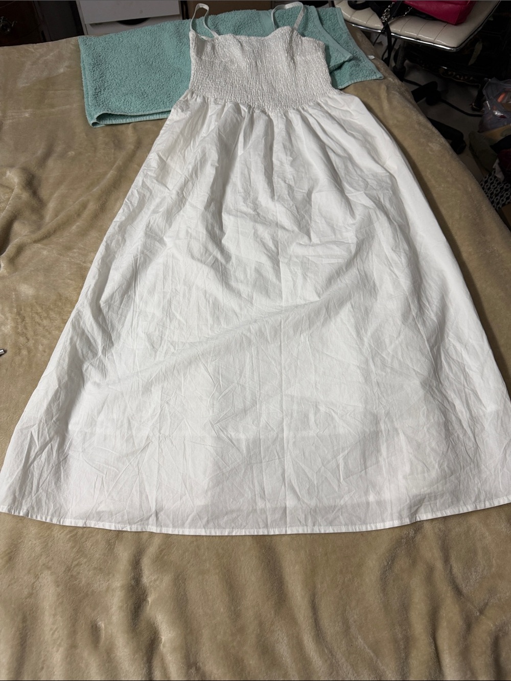 Pretty garden size small pockets White Smocked Sundress - Women 100%cotton